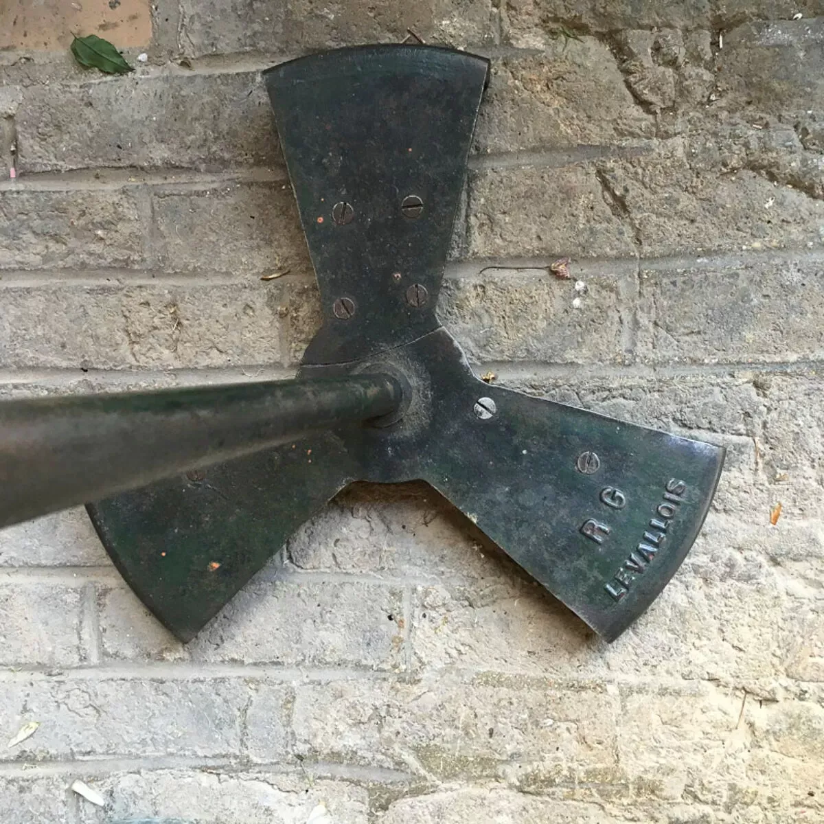 Illustration numéro 3 du produit Lampe industrielle - R.G Levallois