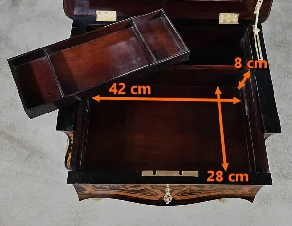 Illustration numéro 3 du produit Travailleuse en Bois de Rose et Palissandre, style Louis XV, époque Napoléon