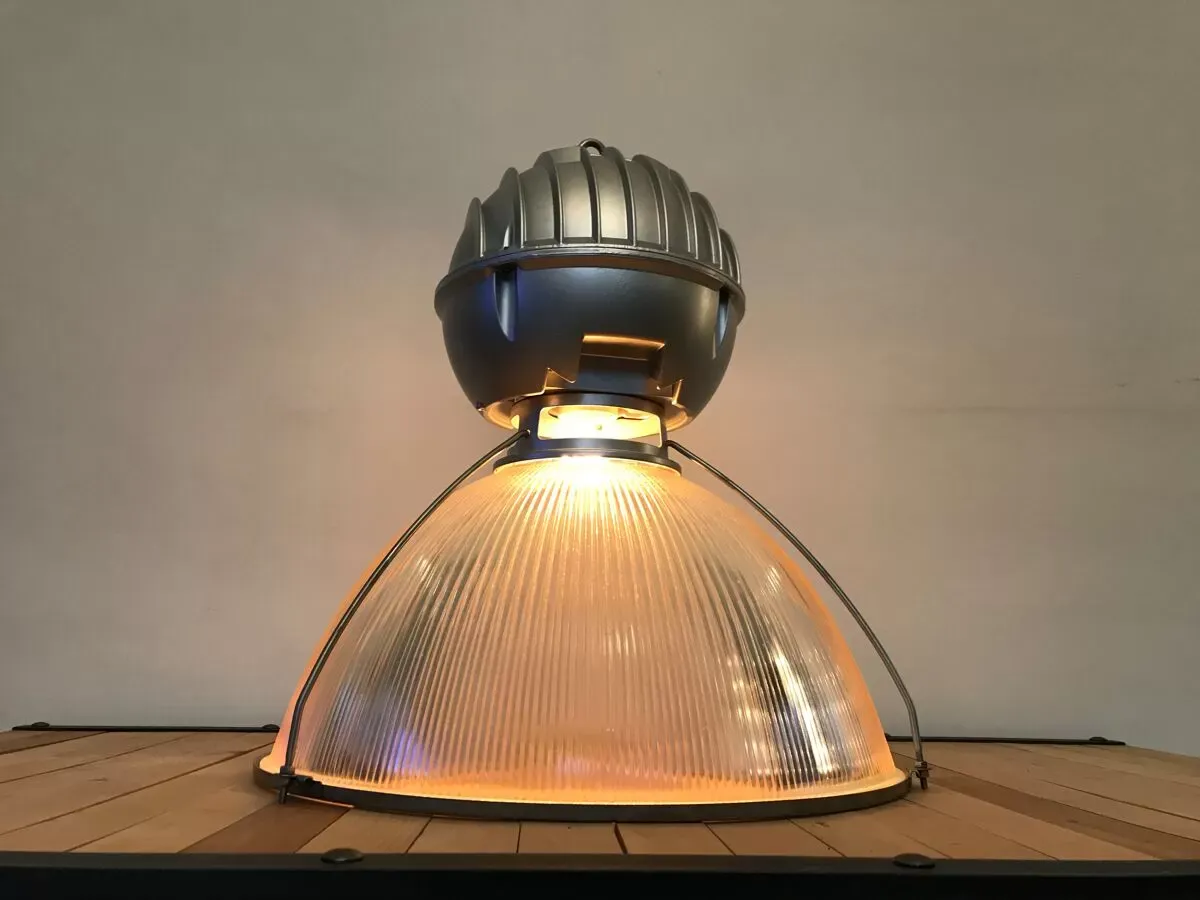 Illustration numéro 3 du produit Lampe suspension holophane verre prismatique grise