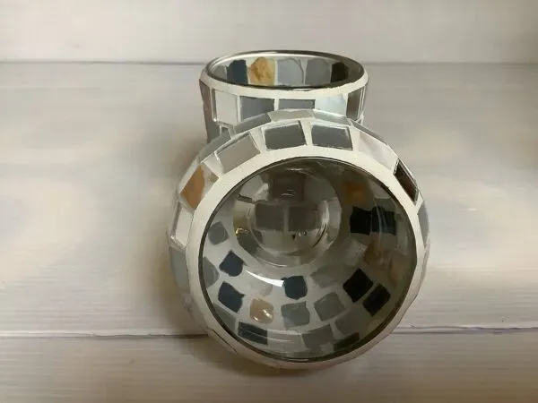 Illustration numéro 3 du produit Quatre bougeoirs photophores mosaïque miroir et nacre