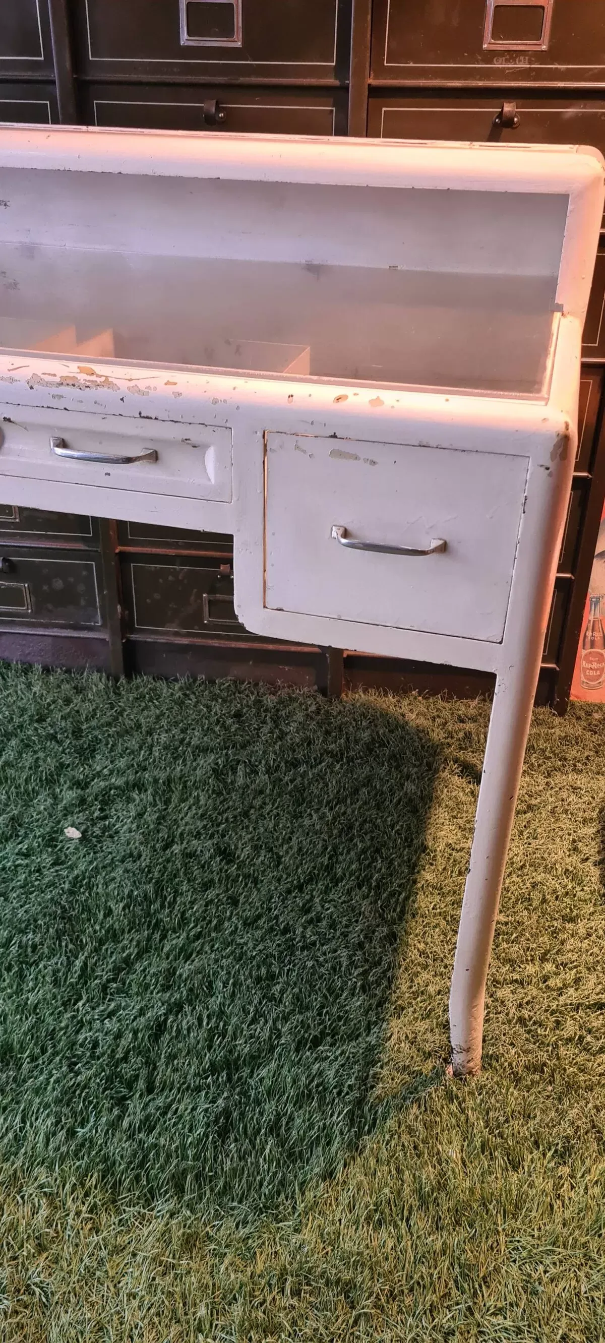 Illustration numéro 3 du produit Bureau de dentiste des années 1930