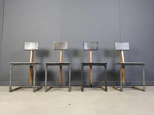 Illustration numéro 3 du produit Chaises industrielles vintage, années 1970 - lot de 4