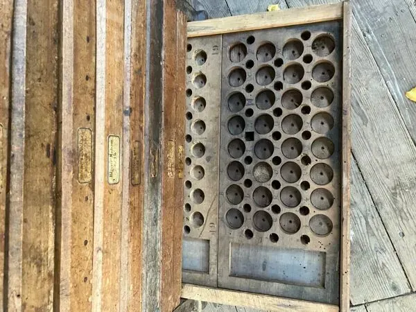 Illustration numéro 3 du produit Meuble de métier , imprimeur ,imprimerie