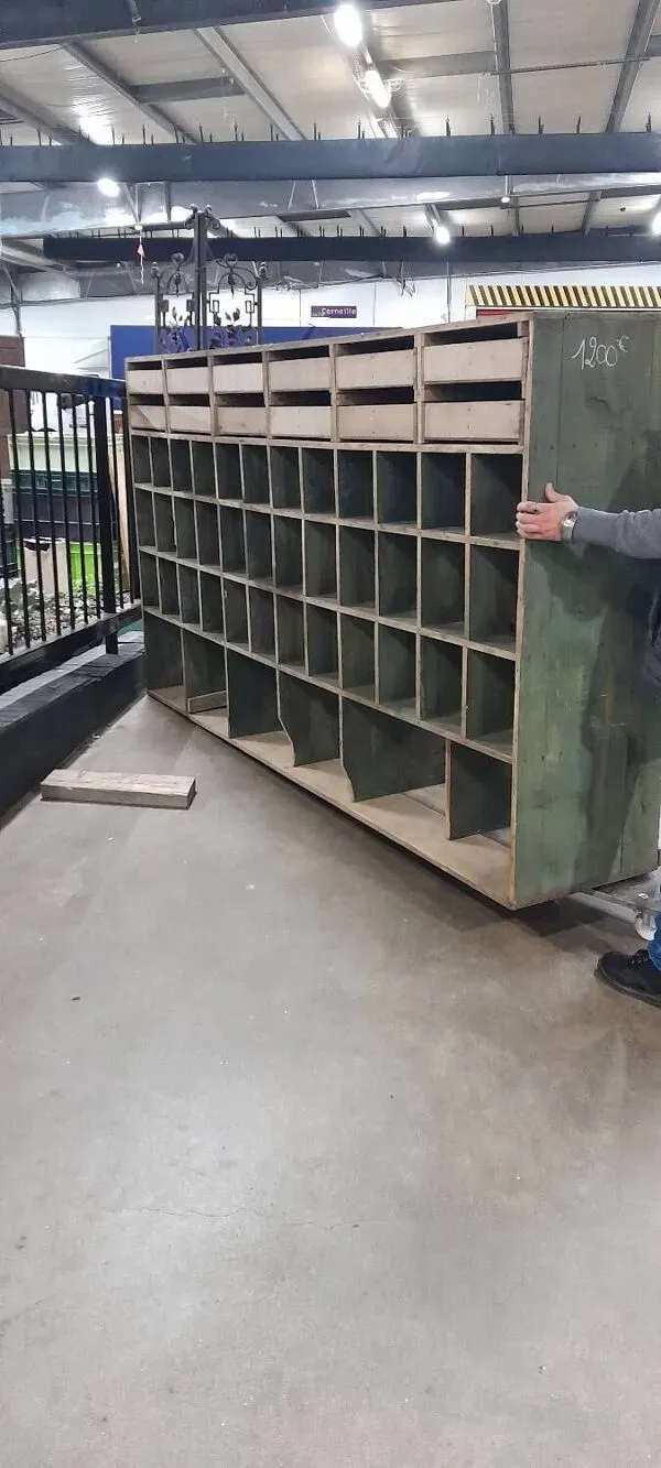 Illustration numéro 3 du produit Meuble de métier