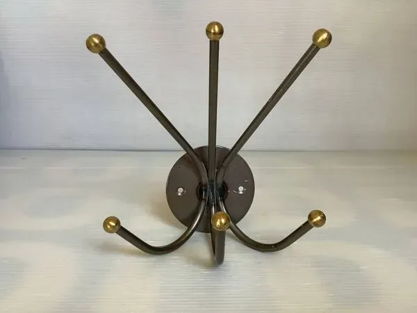 Illustration numéro 3 du produit Petit porte manteau métal six patères