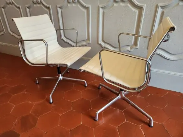 Illustration numéro 3 du produit Fauteuil EA 108 Eames édité par Vitra