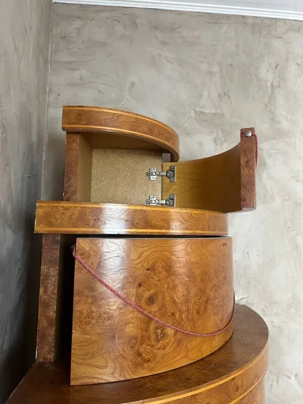 Illustration numéro 3 du produit Meuble de chapelier