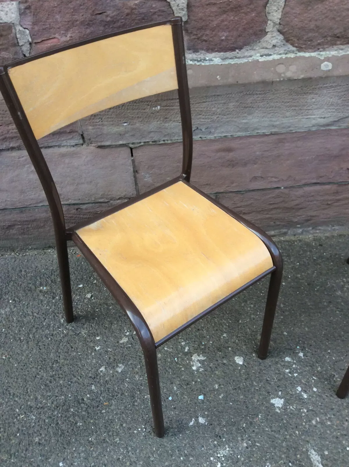 Illustration numéro 3 du produit Paire de chaises école Mullca vintage