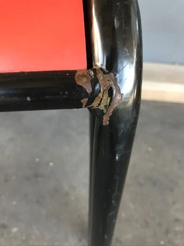 Illustration numéro 3 du produit Série de 6 chaises d'école couleur