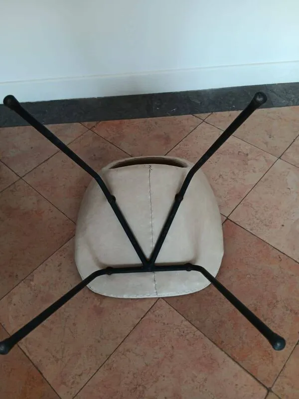 Illustration numéro 3 du produit Paire de Chaises ''Tonneau'' en Aluminium de Pierre Guariche (1954)