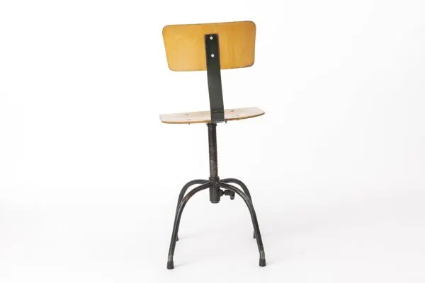 Illustration numéro 3 du produit Chaise pivotante industrielle par Heni Allemagne, chaise d'atelier Bauhaus des années 1950.