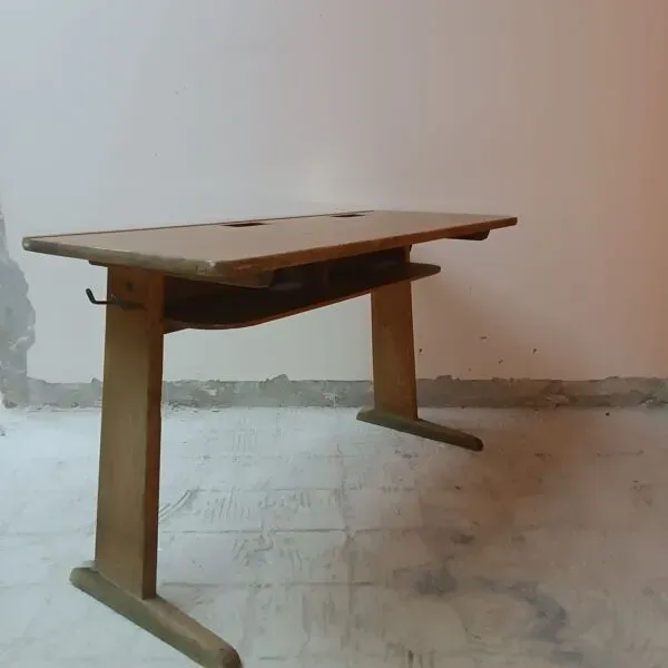 Illustration numéro 3 du produit Bureau d'ecole vintage allemand casala