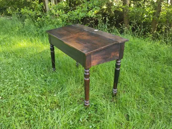 Illustration numéro 3 du produit Ancien pupitre d'écolier