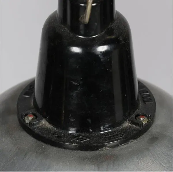 Illustration numéro 3 du produit 2 Pendentifs industriels en Fer et Bakélite 1950