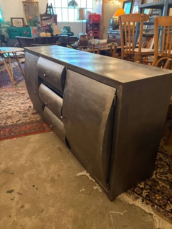 Illustration numéro 3 du produit Meuble industriel en acier