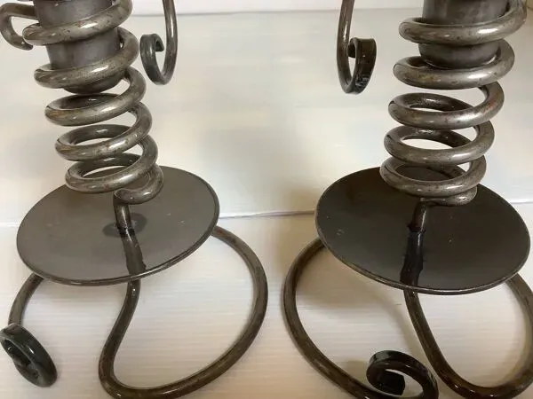 Illustration numéro 3 du produit Paire de bougeoirs ressort spirale style Bouillot