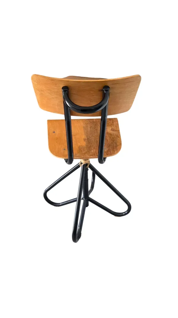 Illustration numéro 3 du produit Chaise d'atelier vintage bois et métal pivotante - Projet restauration