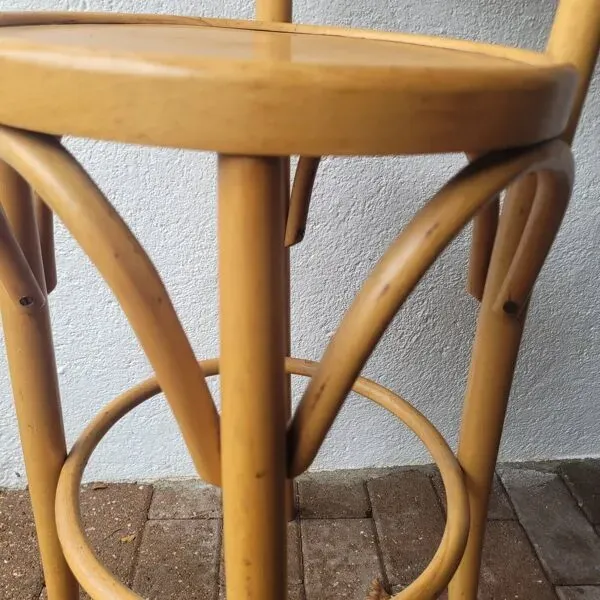Illustration numéro 3 du produit Tabouret de bar vintage en bois courbé