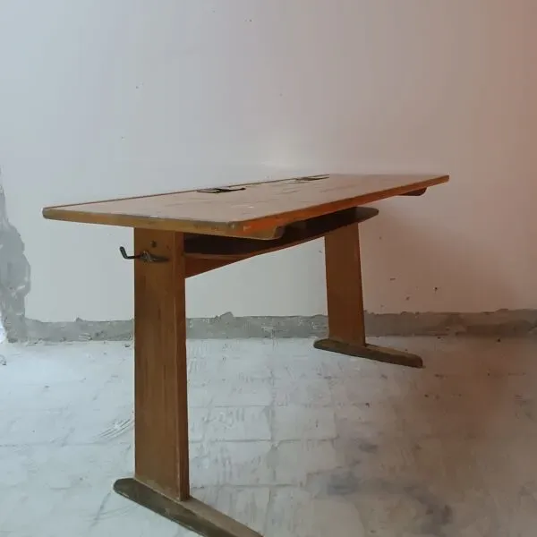 Illustration numéro 3 du produit Table école avec encrier metal vintage Casala