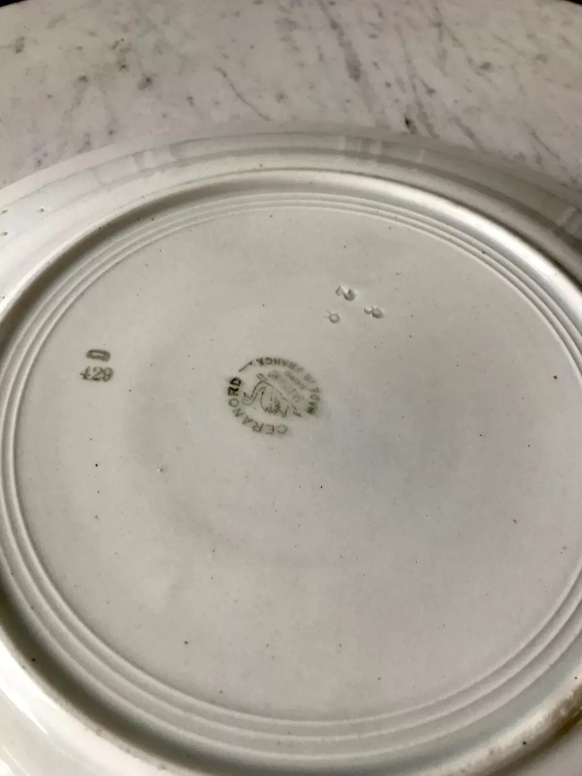 Illustration numéro 3 du produit Plat rond Terre de Fer Saint-Amand fin XIXème