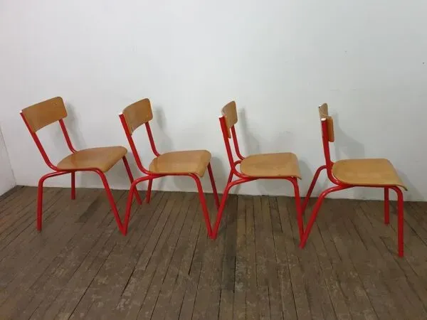 Illustration numéro 3 du produit Chaises d'école
