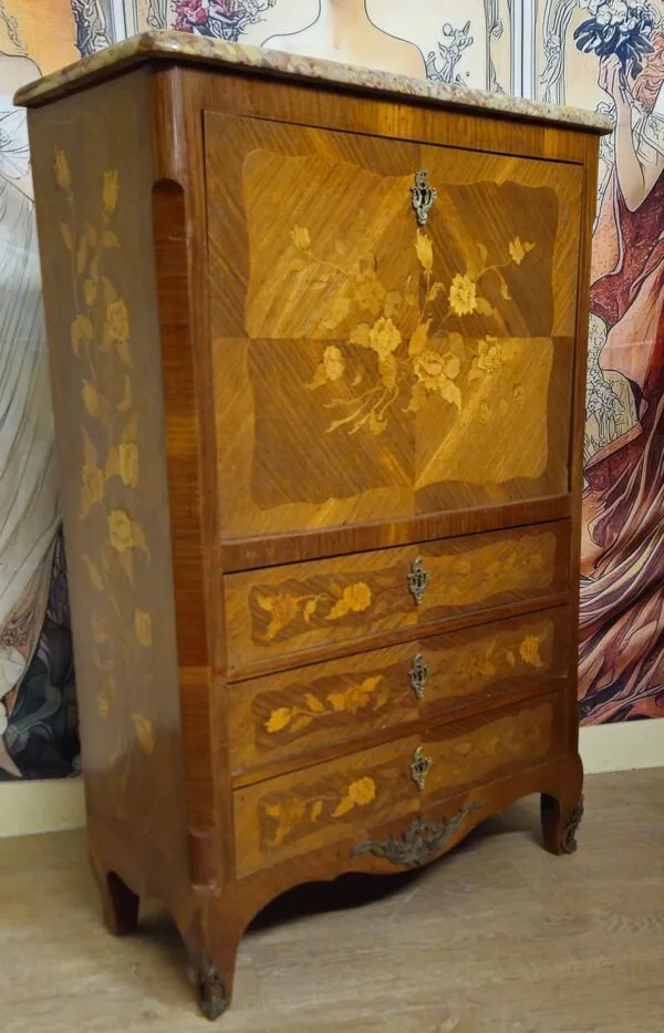 Illustration numéro 3 du produit Secrétaire à abattant galbé en marqueterie florale, époque milieu du XIXe