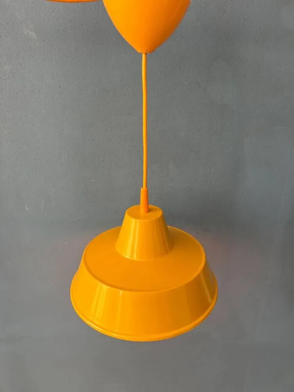 Illustration numéro 3 du produit Petite lampe à suspension industrielle vintage jaune