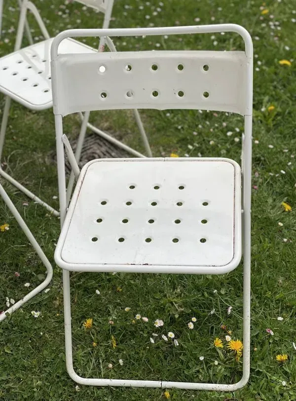 Illustration numéro 3 du produit Ensemble de 9 chaises pliantes métal perforé vintage 1970-80