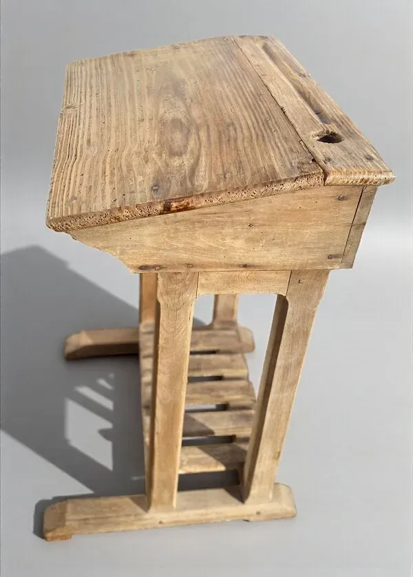 Illustration numéro 3 du produit Vintage : Très ancien pupitre d'écolier
