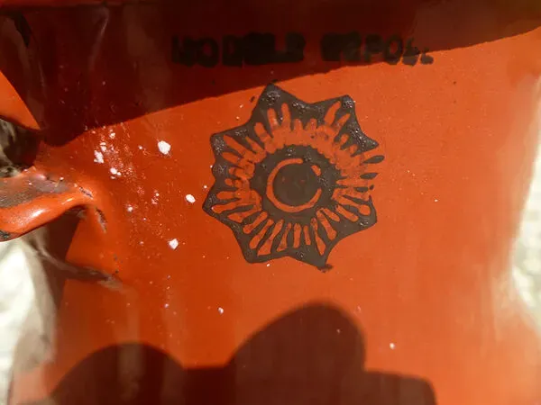 Illustration numéro 3 du produit Pichet en tole émaillée