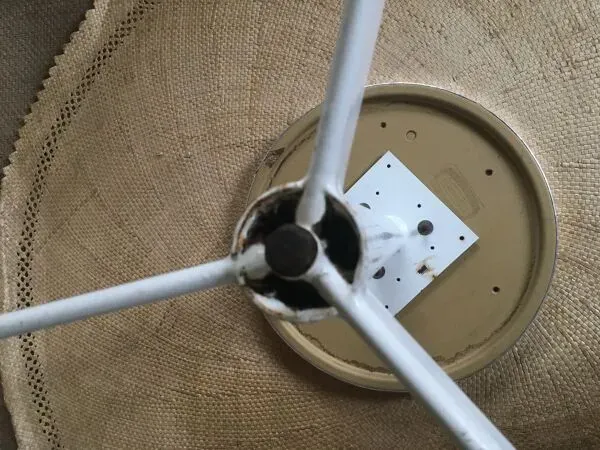 Illustration numéro 3 du produit Table de bistrot