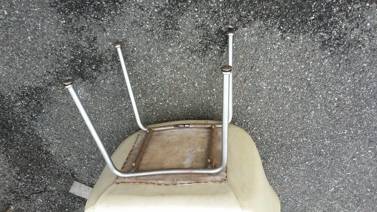 Illustration numéro 3 du produit 7 chaises fauteuils modernistes 70s pop loft Froscher Kg