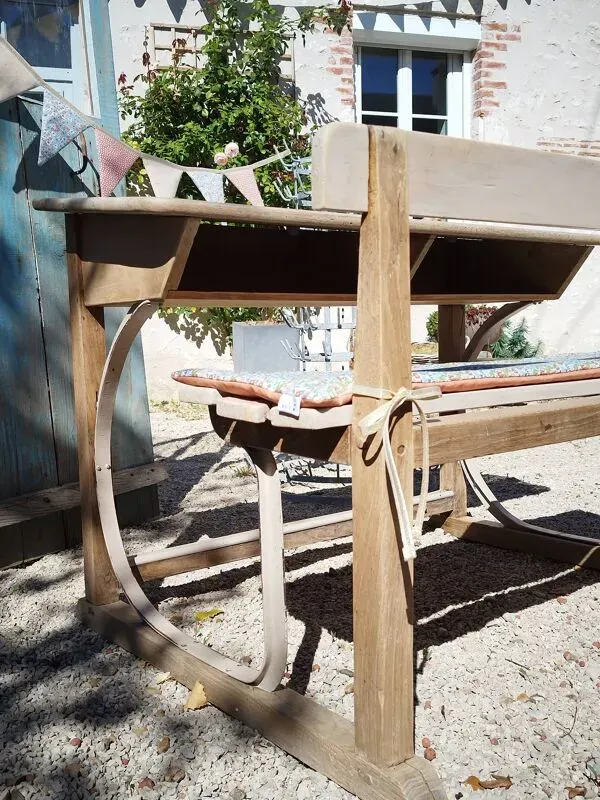 Illustration numéro 3 du produit Pupitre d'écolier vintage