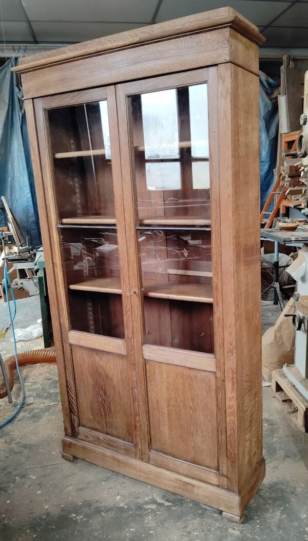 Illustration numéro 3 du produit Ancienne armoire bibliothèque restaurée