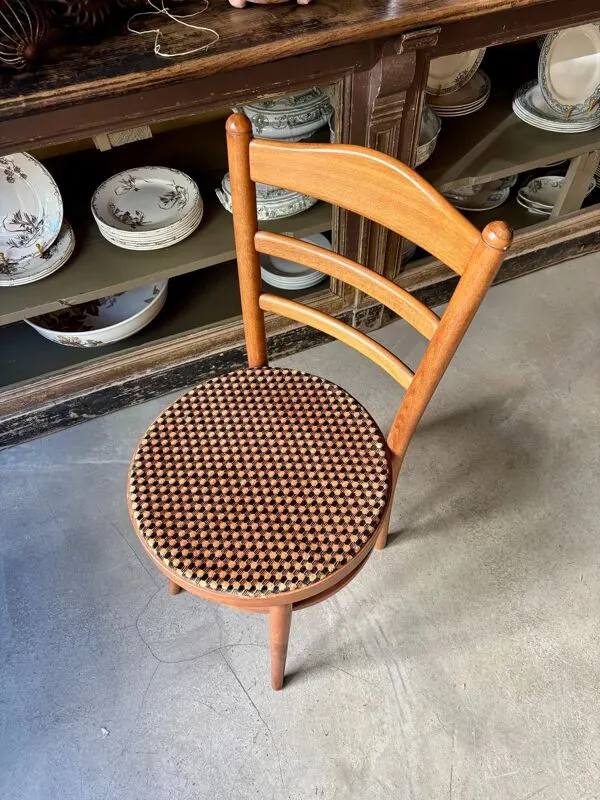 Illustration numéro 3 du produit Chaise bistrot Baumann en hêtre et coton géométrique orange et noir