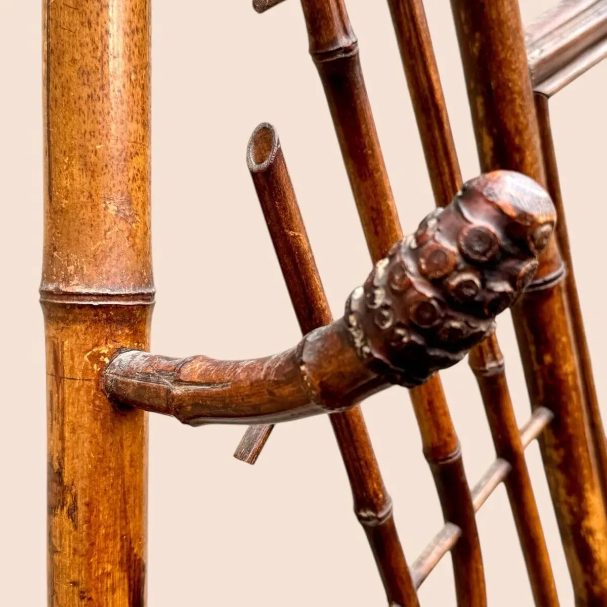 Illustration numéro 3 du produit Vestiaire portemanteau 1900 en bambou