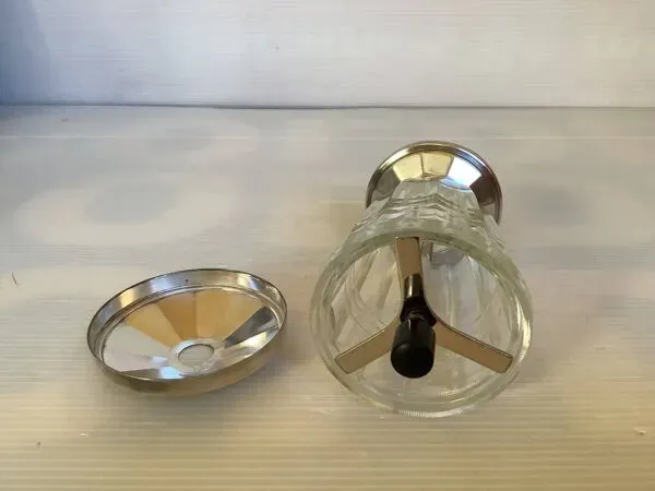 Illustration numéro 3 du produit Sucrier saupoudreuse métal argenté argit art déco