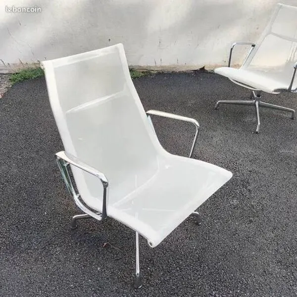 Illustration numéro 3 du produit Fauteuil(s) EA116 design Eames, Vitra, 2008