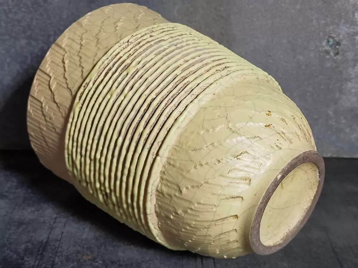 Illustration numéro 3 du produit Vase céramique française Art-déco craquelé vanille