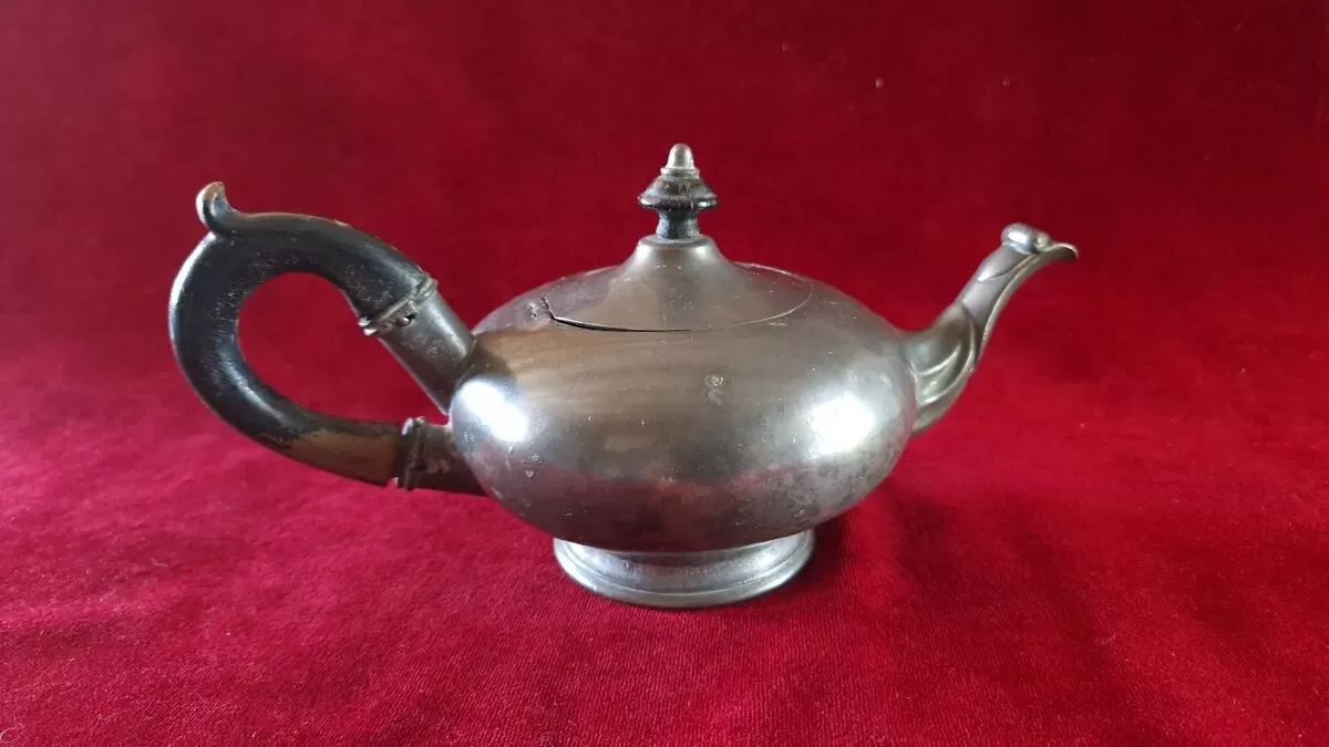 Illustration numéro 3 du produit Théière anglaise James Dixon & Sons XIXeme