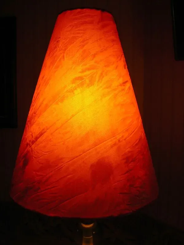Illustration numéro 3 du produit Lampe d'ambiance vintage 1980 ''trait d'union