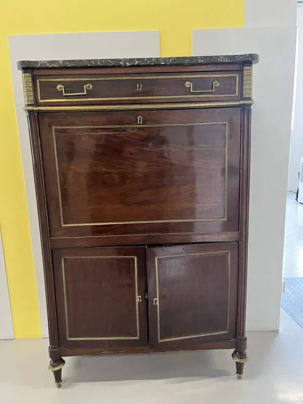 Illustration numéro 3 du produit Secrétaire style Louis XVI