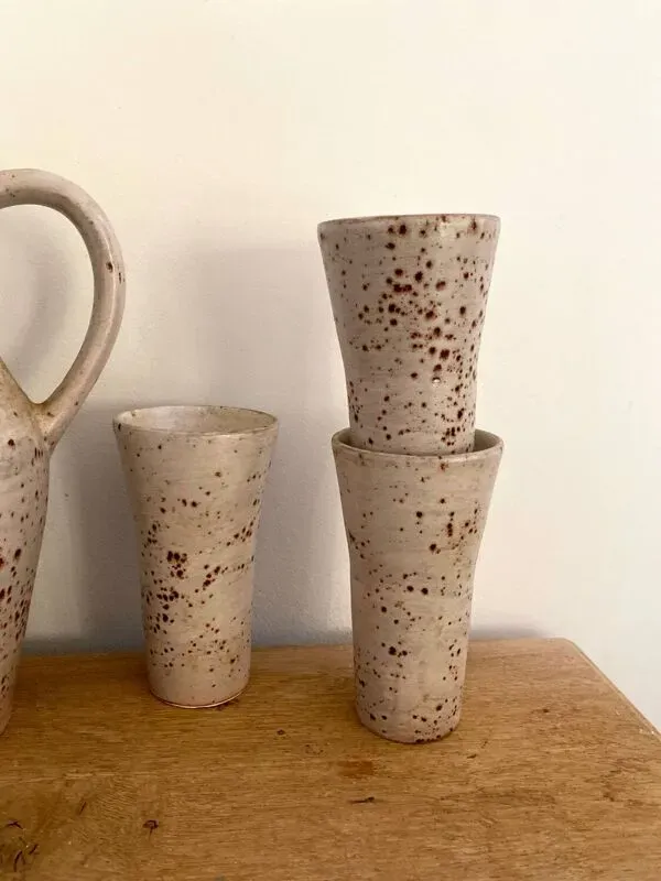 Illustration numéro 3 du produit Service à orangeade en grès moucheté signé Farah, Vallauris années 1960-70