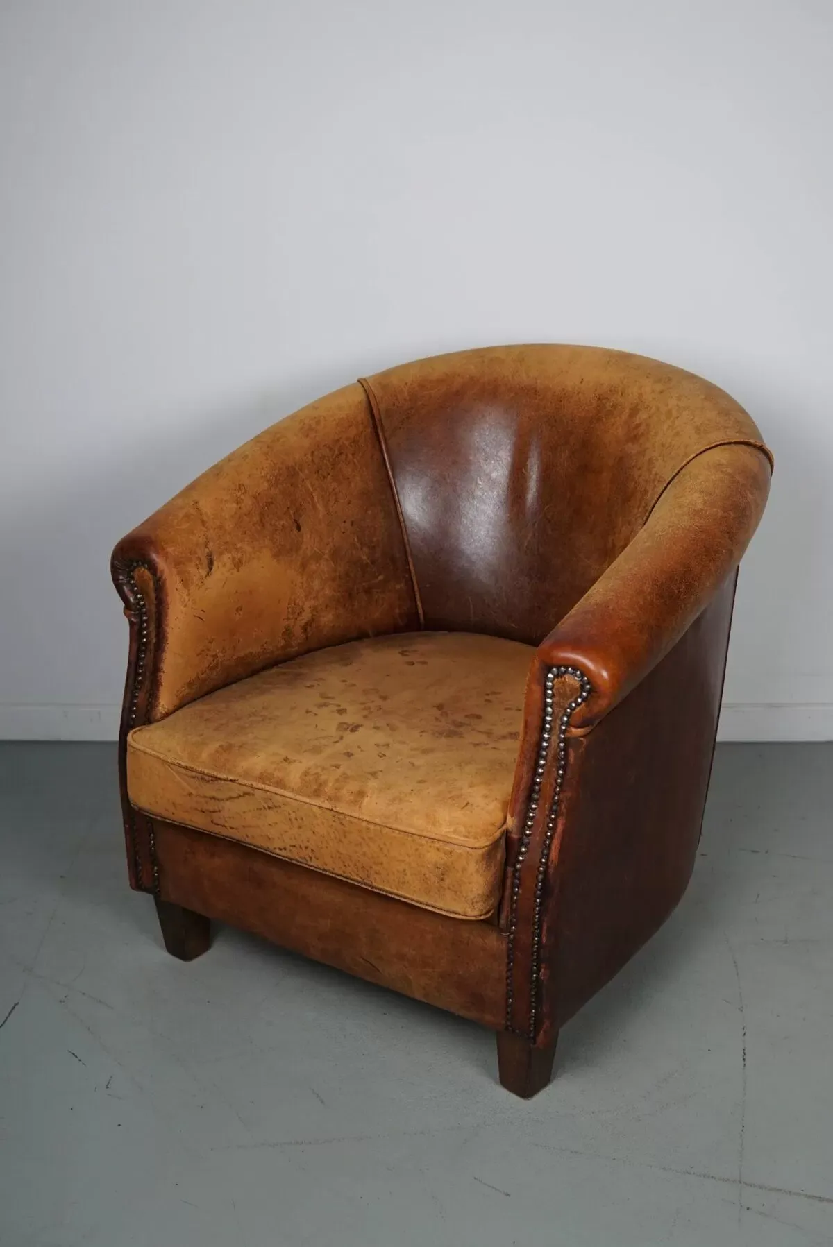Illustration numéro 3 du produit Fauteuil club vintage en cuir couleur cognac, pays-bas