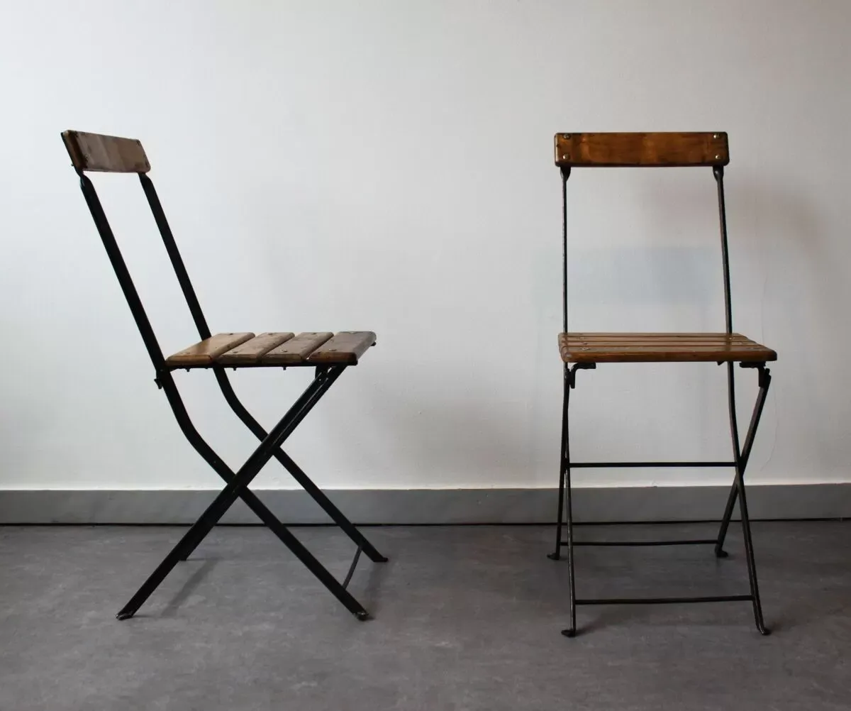 Illustration numéro 3 du produit Paire de chaises de bistrot pliables, France, 1930