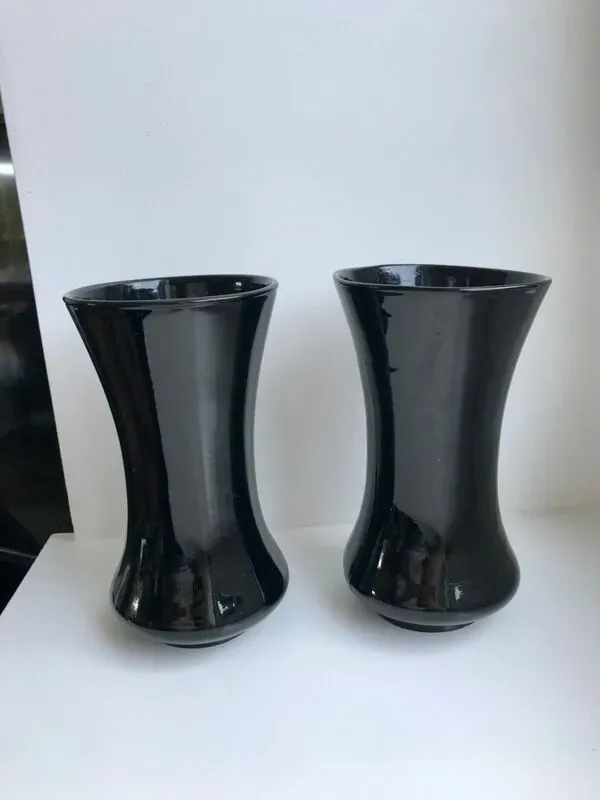 Illustration numéro 3 du produit Paire de vases en opaline noire début XXème
