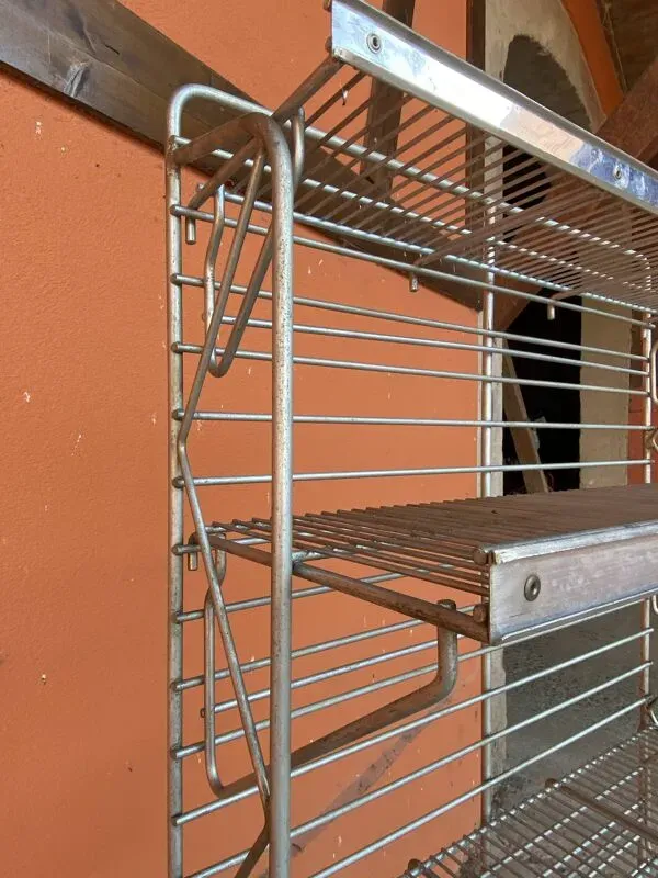 Illustration numéro 3 du produit Étagère industrielle commerce des années 1960