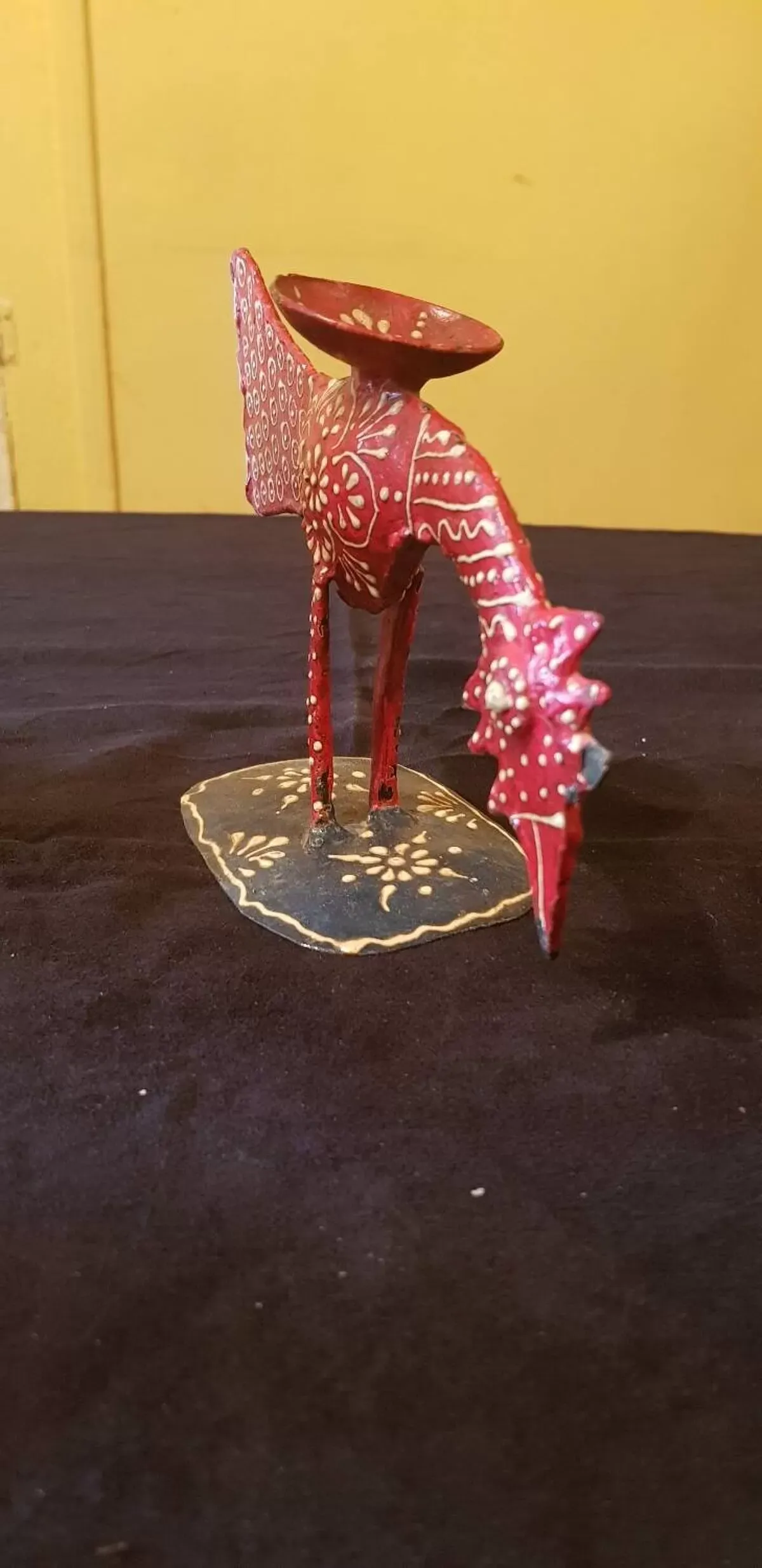 Illustration numéro 3 du produit Brûle encens '' coq'' en tôle. Peint à la main.