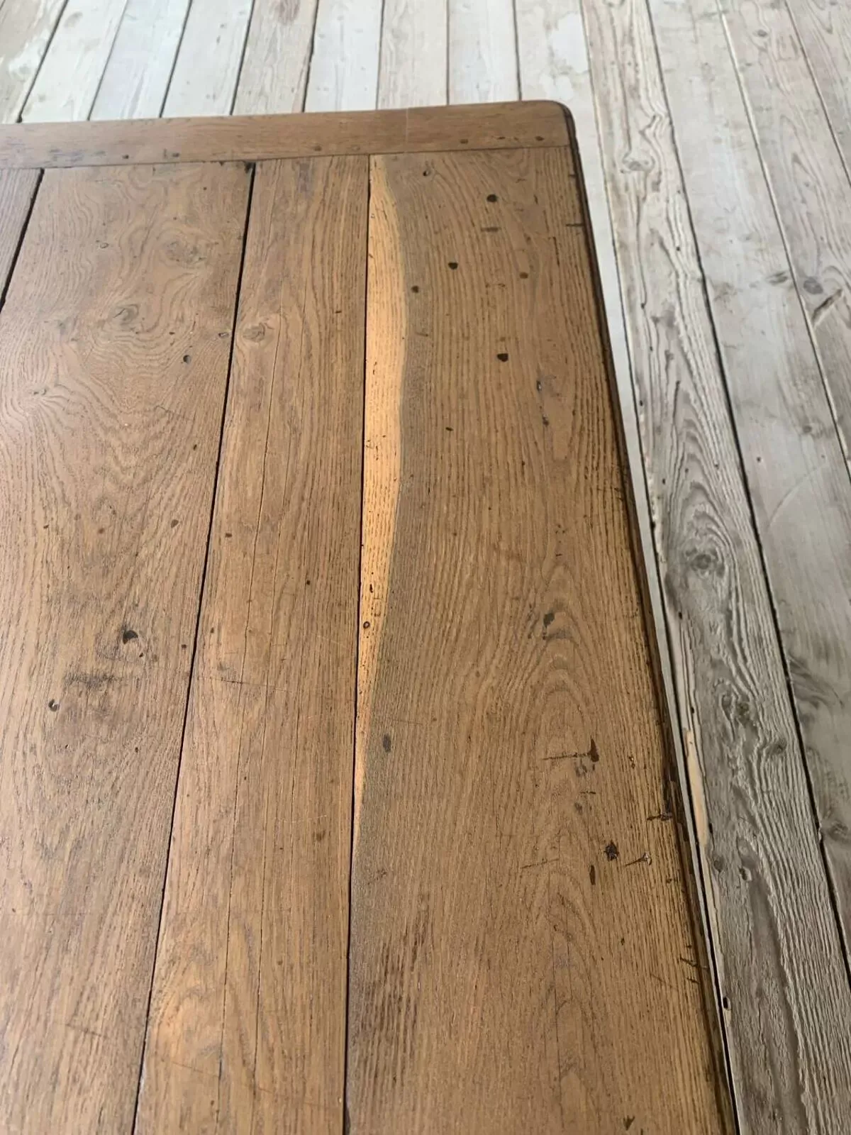 Illustration numéro 3 du produit Table