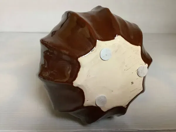 Illustration numéro 3 du produit Vase corolle céramique marron